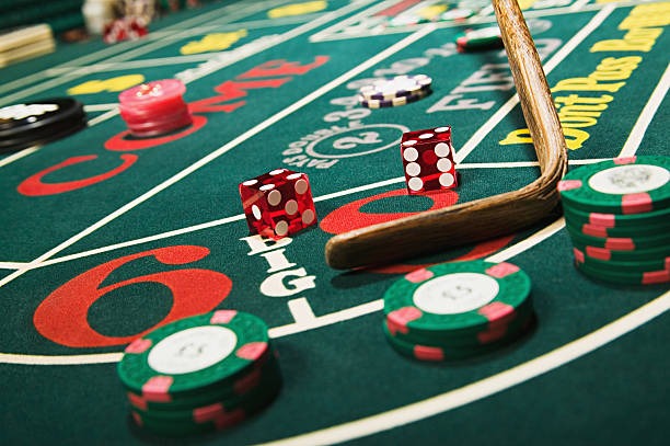 Sic Bo betting layout with multiple zones